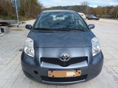 Grau Gebraucht 2009 Toyota Yaris Luna Limousine | 3.700 € (Fairer Preis)