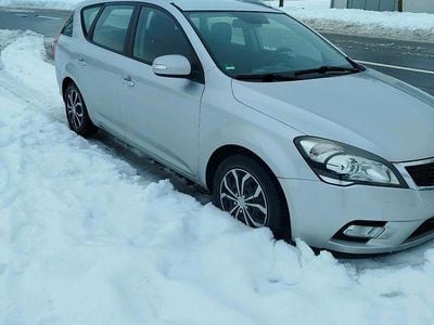 Silber Gebraucht 2012 Kia Ceed Kleinwagen | 3.400 € (Guter Preis)
