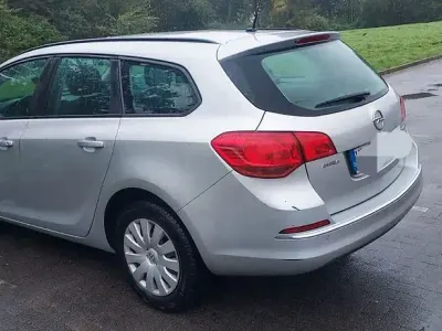 Gebraucht Opel Astra Selection 110 PS (80 kW) 2014 Grau Limousine