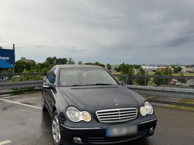 Gebraucht Mercedes C180 143 PS (105 kW) 2004 Blau Limousine