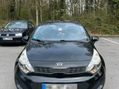 Gebraucht Kia Rio 86 PS (63 kW) 2012 Schwarz Kleinwagen