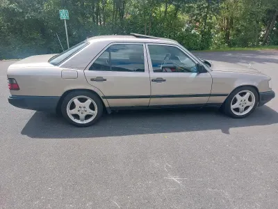 Gebraucht Mercedes E260 160 PS (117 kW) 1988 Beige Limousine