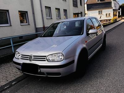 Silber Gebraucht 1999 VW Golf IV Kleinwagen | 1.400 € (Guter Preis)
