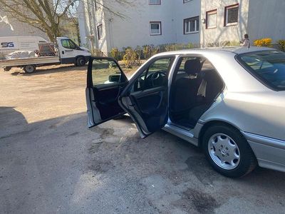 Usata Mercedes C200 136 CV (100 kW) 1998 Argento SUV
