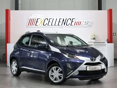 Używany Toyota Aygo X-play 69 KM (50 kW) 2015 Niebieski Hatchback