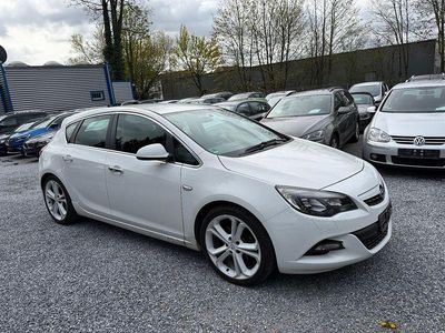 Gebraucht Opel Astra Edition 131 PS (96 kW) 2012 Weiß Limousine