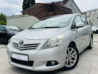 Gebraucht Toyota Verso Executive 150 PS (110 kW) 2009 Silber Van / Kleinbus