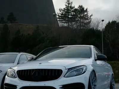 Gebraucht Mercedes C220 AMG 170 PS (125 kW) 2015 Weiß Limousine