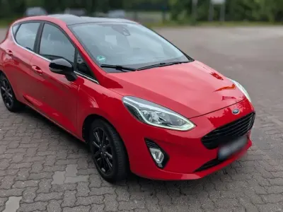 Gebraucht Ford Fiesta Titanium 101 PS (74 kW) 2017 Rot Kleinwagen