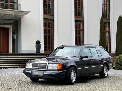 Gebraucht Mercedes E230 132 PS (97 kW) 1992 Schwarz Kombi