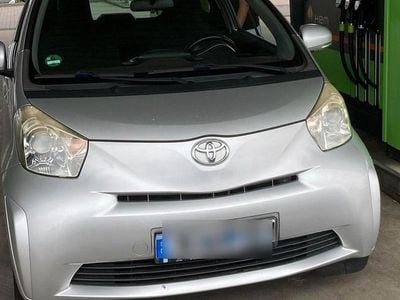 Silber Gebraucht 2011 Toyota iQ Kleinwagen | 3.900 € (Guter Preis)