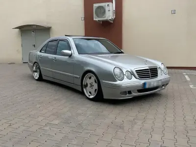 Używany Mercedes E320 Avantgarde 224 KM (164 kW) 2002 Srebrny Sedan/Limuzyna