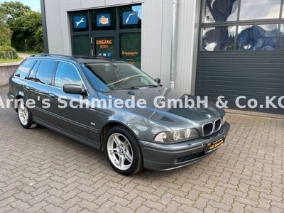 Grau Gebraucht 2002 BMW 530 Exclusive Kombi | 9.950 € (Teuer)