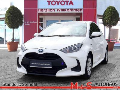 Weiß Gebraucht 2021 Toyota Yaris Hybrid Comfort Limousine | 15.230 € (Superpreis)