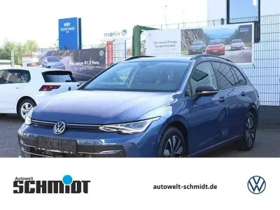 Gebraucht VW Golf VIII Goal 116 PS (85 kW) 2025 Anemonenblaumetallic Kombi
