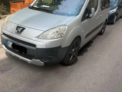 Gebraucht Peugeot TePee 90 PS (66 kW) 2009 Kombi