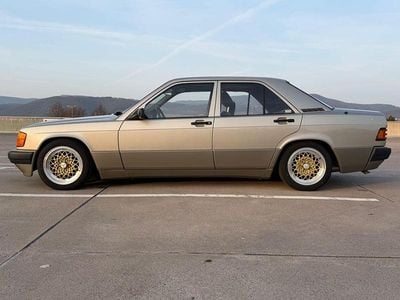 Gebraucht Mercedes 190 109 PS (80 kW) 1991 Gold Limousine