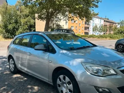 Gebraucht Opel Astra 96 PS (70 kW) 2011 Silber Kombi
