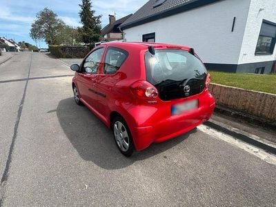 Second-hand Toyota Aygo 67 CP (49 kW) 2008 Roșu Hatchback