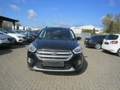 Gebraucht Ford Kuga 150 PS (110 kW) 2018 Iridiumschwarz metallic SUV