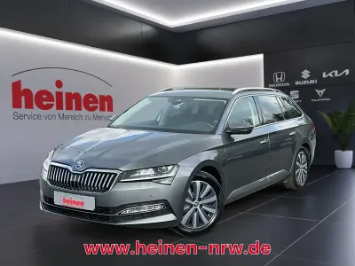 Gebraucht Skoda Superb Style 200 PS (147 kW) 2023 Grau Kombi