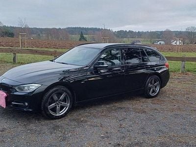 Schwarz Gebraucht 2013 BMW 330 Sport Line Kombi | 9.800 € (Fairer Preis)