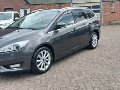 Gebraucht Ford Focus Titanium 125 PS (91 kW) 2016 Grau Kombi