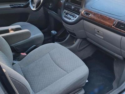 Begagnad Chevrolet Tacuma 121 HK (88 kW) 2004 Grå Minibuss