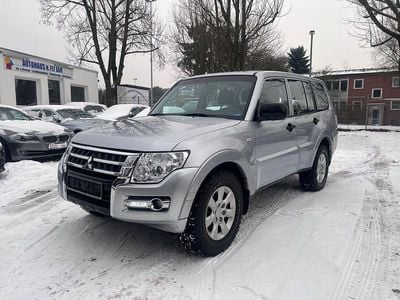 Gebraucht Mitsubishi Pajero Intense 200 PS (147 kW) 2014 Silber SUV
