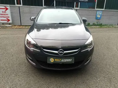 Gebraucht Opel Astra Selection 101 PS (74 kW) 2011 Silbersee/perl silber (m2) Kleinwagen