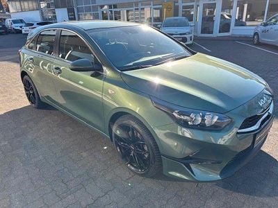 Second-hand Kia Ceed Comfort 160 CP (117 kW) 2023 Verde Hatchback