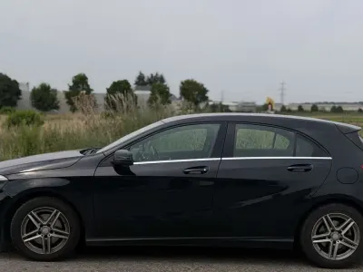 Gebraucht Mercedes A180 122 PS (89 kW) 2014 Schwarz Kleinwagen