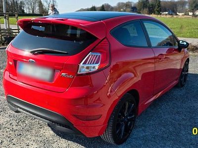Gebraucht Ford Fiesta Sport 140 PS (102 kW) 2015 Rot Kleinwagen