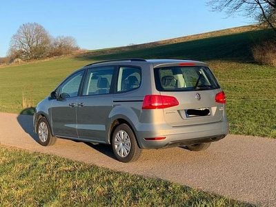 Second-hand VW Sharan Trendline 140 CP (102 kW) 2015 Gri Monovolum