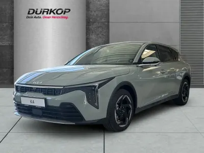 Neu Kia K4 Spirit 150 PS (110 kW) 2026 Morgenbrise grau Limousine
