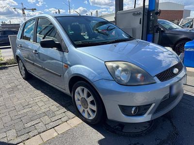Gebraucht Ford Fiesta 80 PS (58 kW) 2006 Blau Kleinwagen