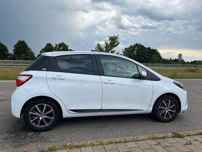 Gebraucht Toyota Yaris Club 111 PS (81 kW) 2019 Weiß Kleinwagen