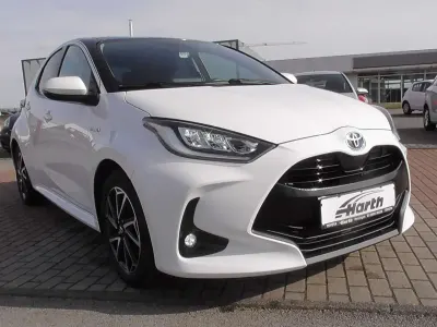 Gebraucht Toyota Yaris 116 PS (85 kW) 2021 Schneeweiß Kleinwagen