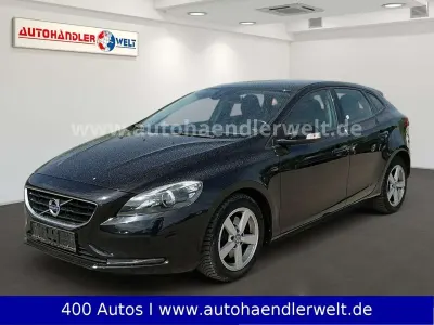 Używany Volvo V40 114 KM (83 kW) 2015 Czarny Sedan/Limuzyna