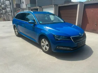 Gebraucht Skoda Superb 150 PS (110 kW) 2023 Blau Kombi