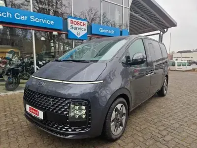 Gebraucht Hyundai Staria Signature 177 PS (130 kW) 2023 Grau Van / Kleinbus