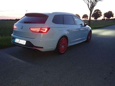 Weiß Gebraucht 2015 Seat Leon ST CUPRA Kombi | 16.300 € (Fairer Preis)