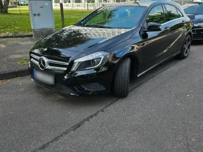 Gebraucht Mercedes A180 122 PS (89 kW) 2013 Schwarz Kleinwagen