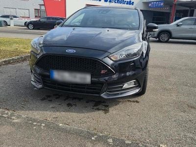 Gebraucht Ford Focus ST 250 PS (183 kW) 2015 Schwarz Kleinwagen