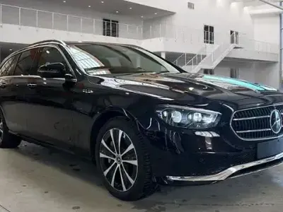 Używany Mercedes E300 306 KM (225 kW) 2021 Czarny Sedan/Limuzyna