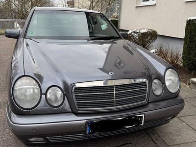 Mercedes E200