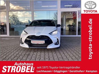 Neu Toyota Yaris Hybrid Plus 131 PS (96 kW) 2025 Platinumweiß/mysticschwarz mic Kleinwagen