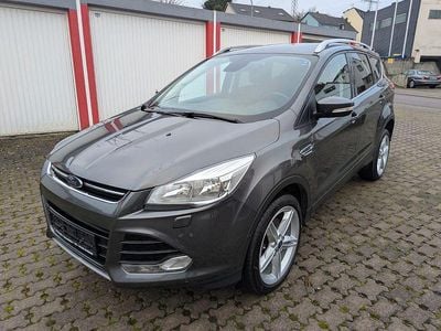 Grau Gebraucht 2016 Ford Kuga Titanium SUV | 11.990 € (Fairer Preis)