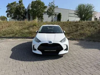 Gebraucht Toyota Yaris Basis 116 PS (85 kW) 2023 Schneeweiß Kleinwagen