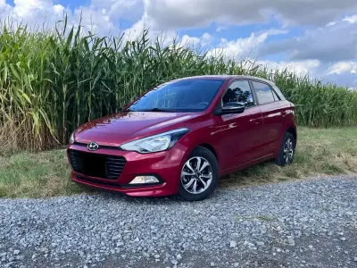 Gebraucht Hyundai i20 Passion 101 PS (74 kW) 2018 Rot Limousine